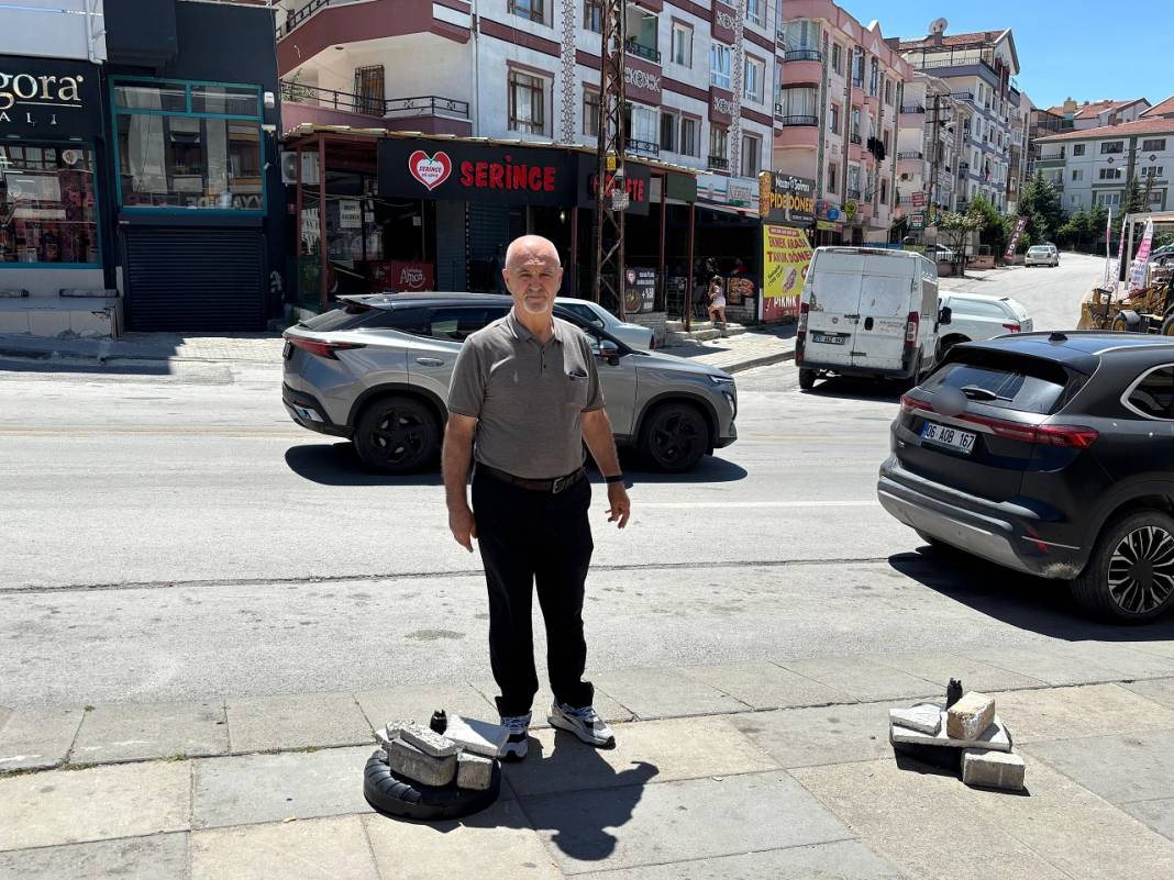 Kız çocuklarını taciz edip kaçırmak isteyen kişilere müdahale etti! Yaşlı adam feci dövüldü 2